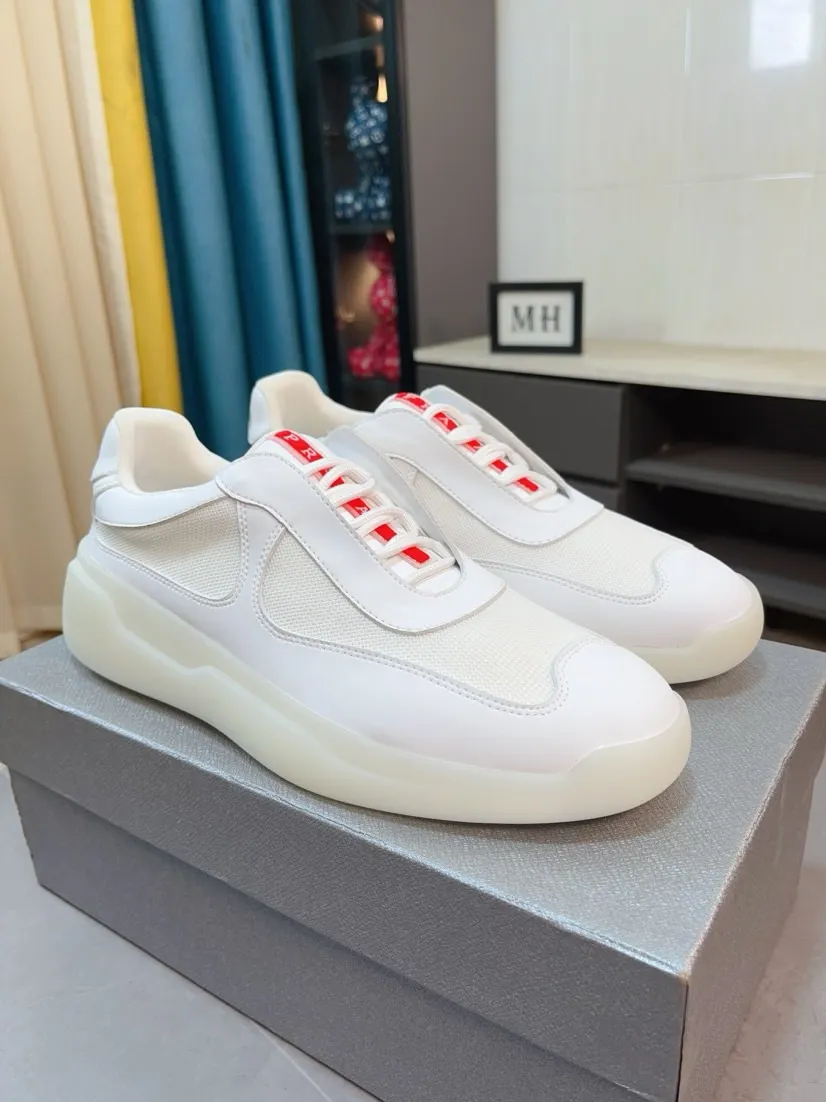 Men's shoes 💰420🌹🌹Prada is a luxurious and fashionable high-end product ✊🔥The perfect last shape and top-notch handcrafting make this shoe immediately create a strong aristocratic atmosphere. Imported first-layer cowhide with brogue carving crafts💋Genuine leather lining🎶Rubber combination outsole specially imported from France for leather shoes😍Color: Mysterious Black☕️Size 38～44
